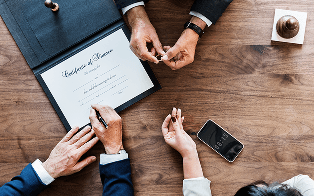 Elaboração e Revisão de Contratos Imobiliários