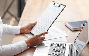Análise de Contratos de Trabalho